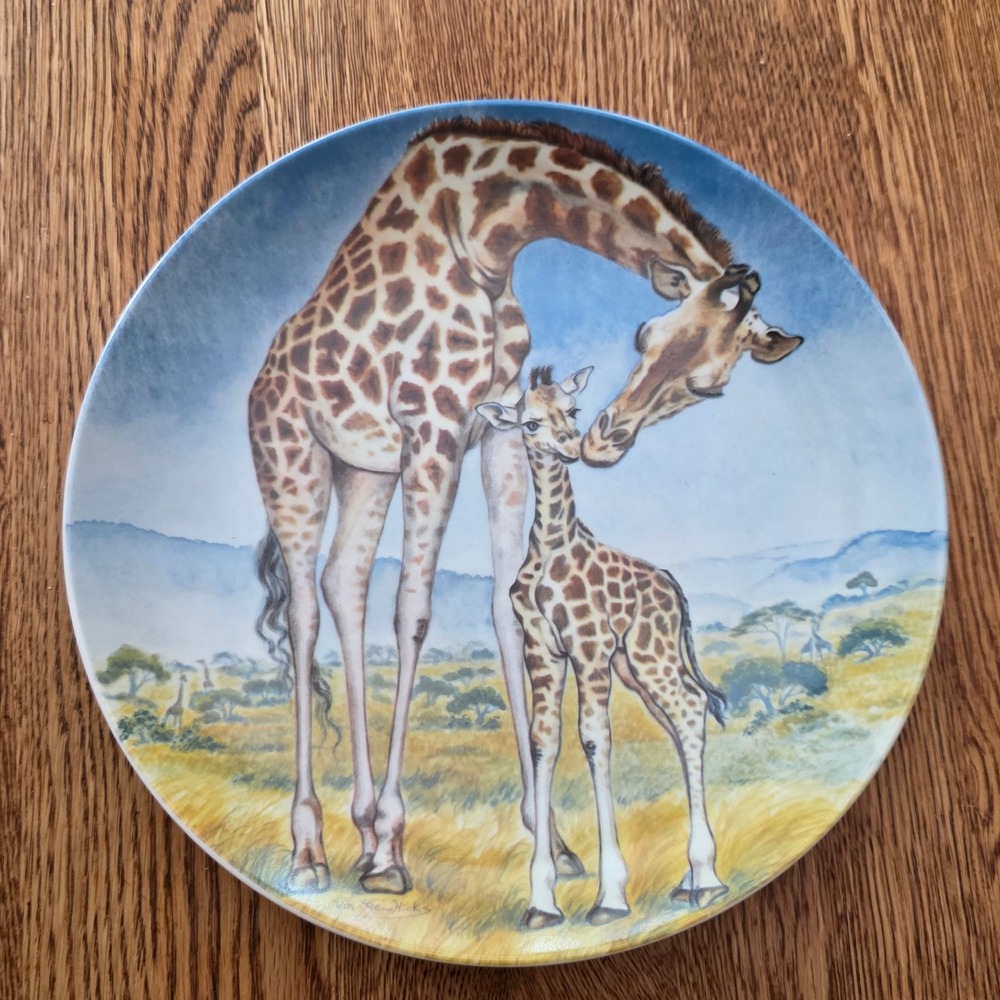 River Shore A Kiss For Mother Giraffe Collector Plate Yin-Rei Hicks 1981 8.5in
